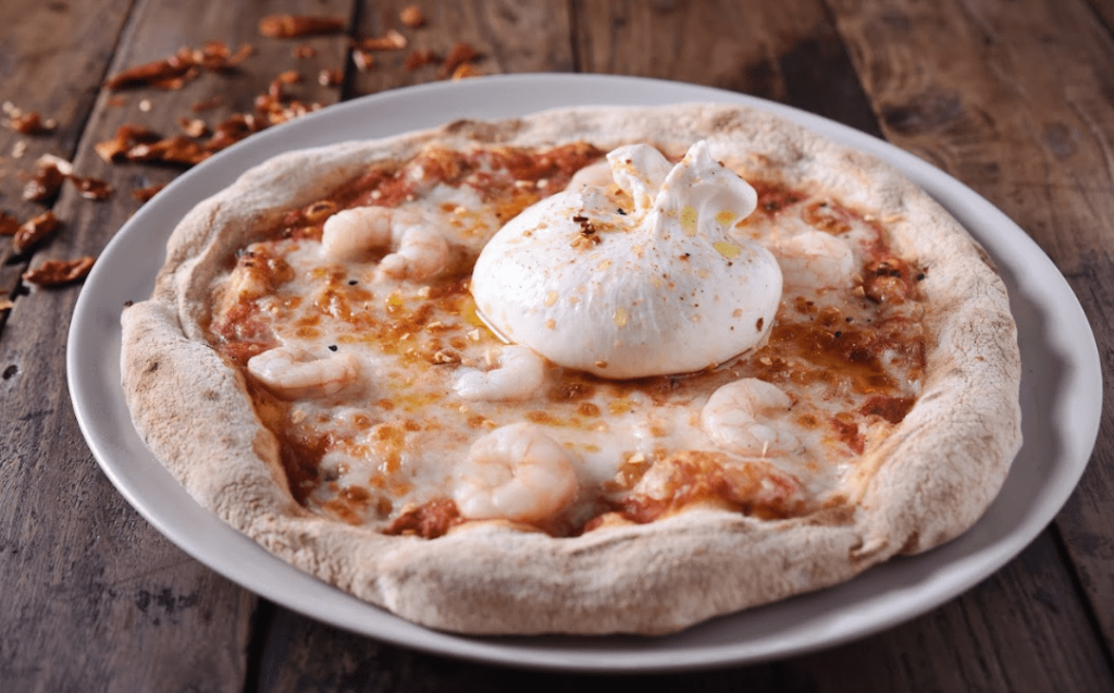Pizza en horno de leña